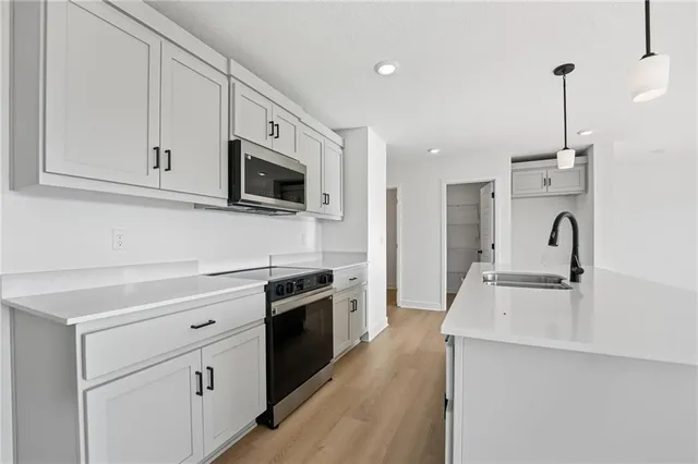 $349,950 | 19721 West 195th Place, Spring Hill, KS 66083