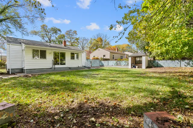 a view of empty room with window