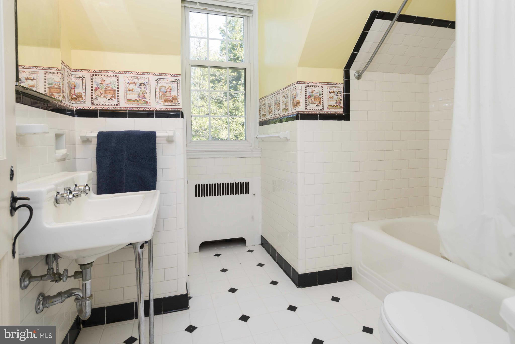 208 Taplow Road Baltimore, MD 21212 - Photo 17 of 30 a bathroom with a bathtub sink and toilet