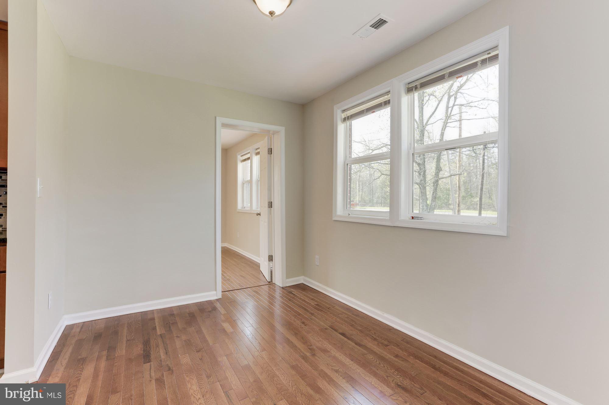 14246 Brandywine Road Brandywine, MD 20613 - Photo 7 of 29 Living Room
