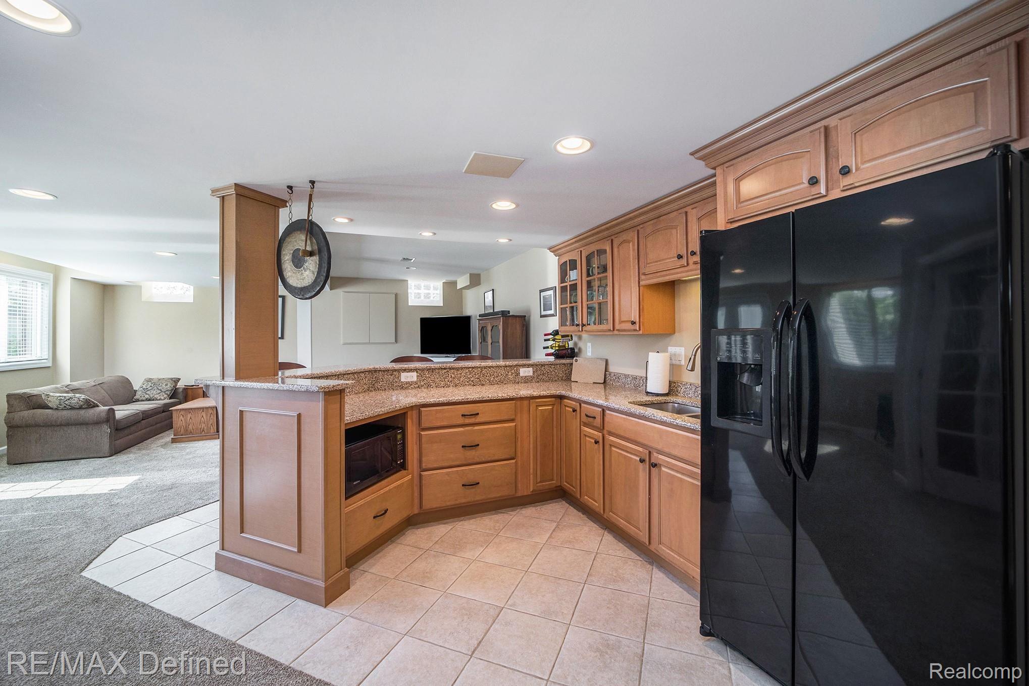 3454 Cascade Circle Rochester, MI 48307 - Photo 21 of 31 Basement Kitchenette / Wet Bar