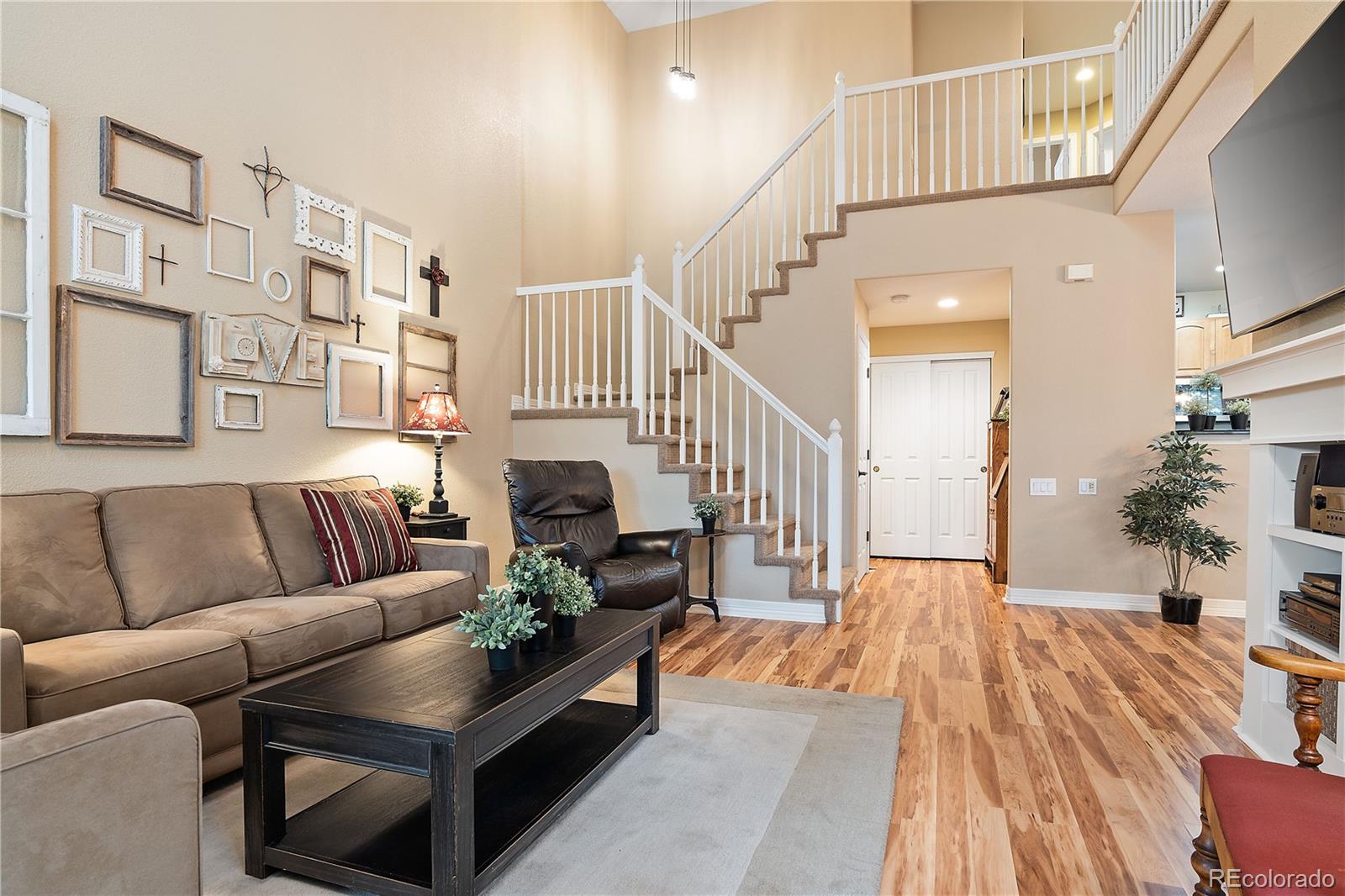 8833 Edinburgh Circle Highlands Ranch, CO 80129 - Photo 5 of 40 Gallery Image 5