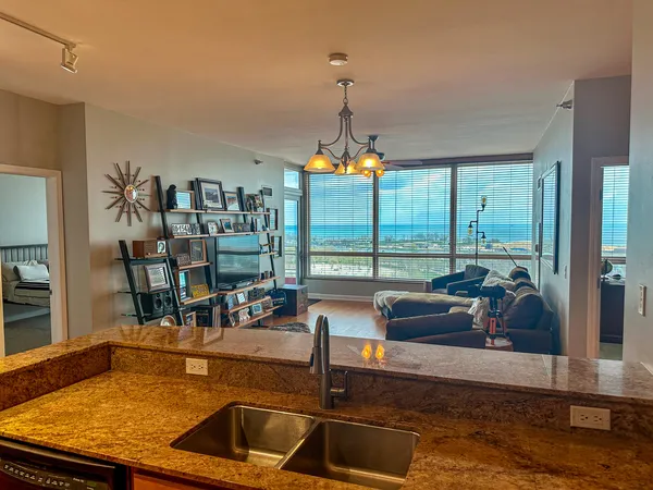 $3,600 | 1841 South Calumet Avenue, Unit 1403, Chicago, IL 60616