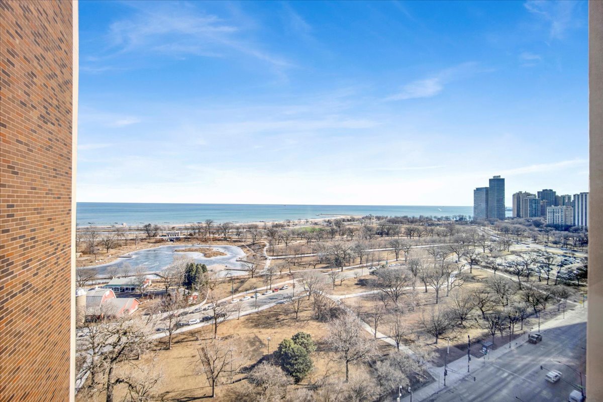 1850 North Clark Street, Unit 2009 Chicago, IL 60614 - Photo 20 of 26