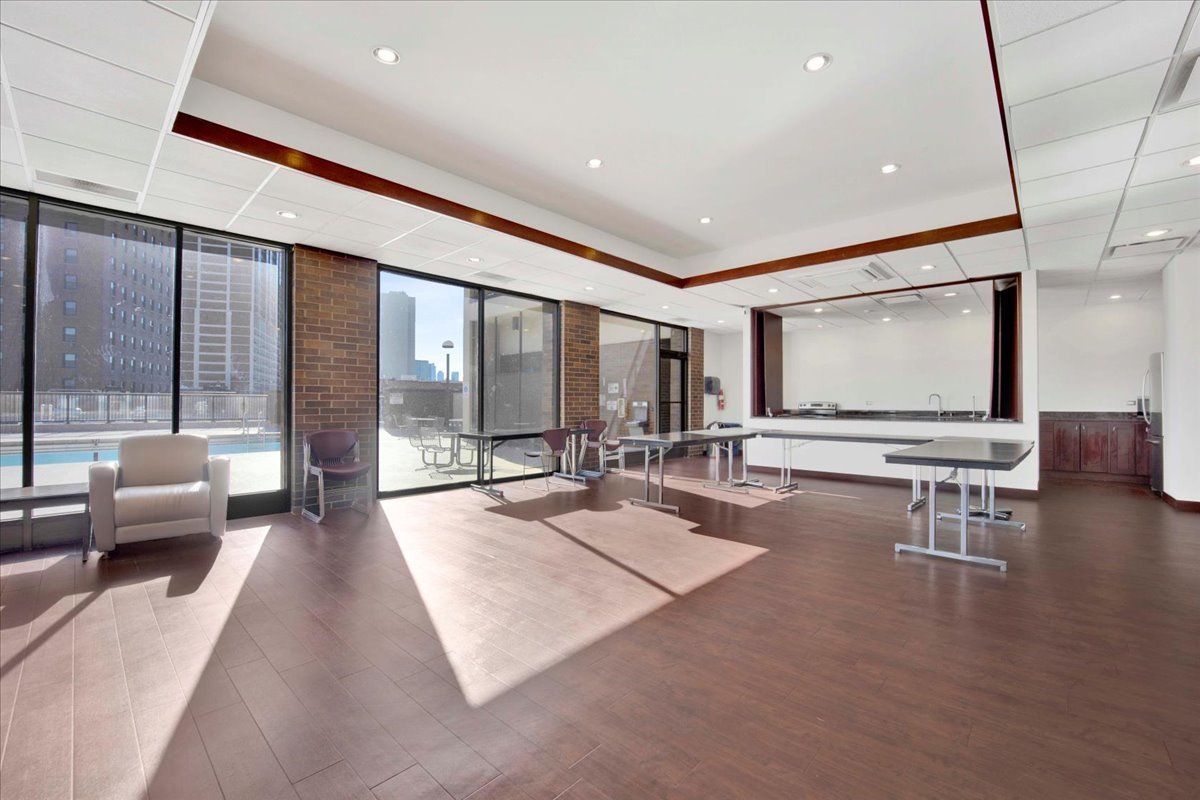 1850 North Clark Street, Unit 2009 Chicago, IL 60614 - Photo 21 of 26