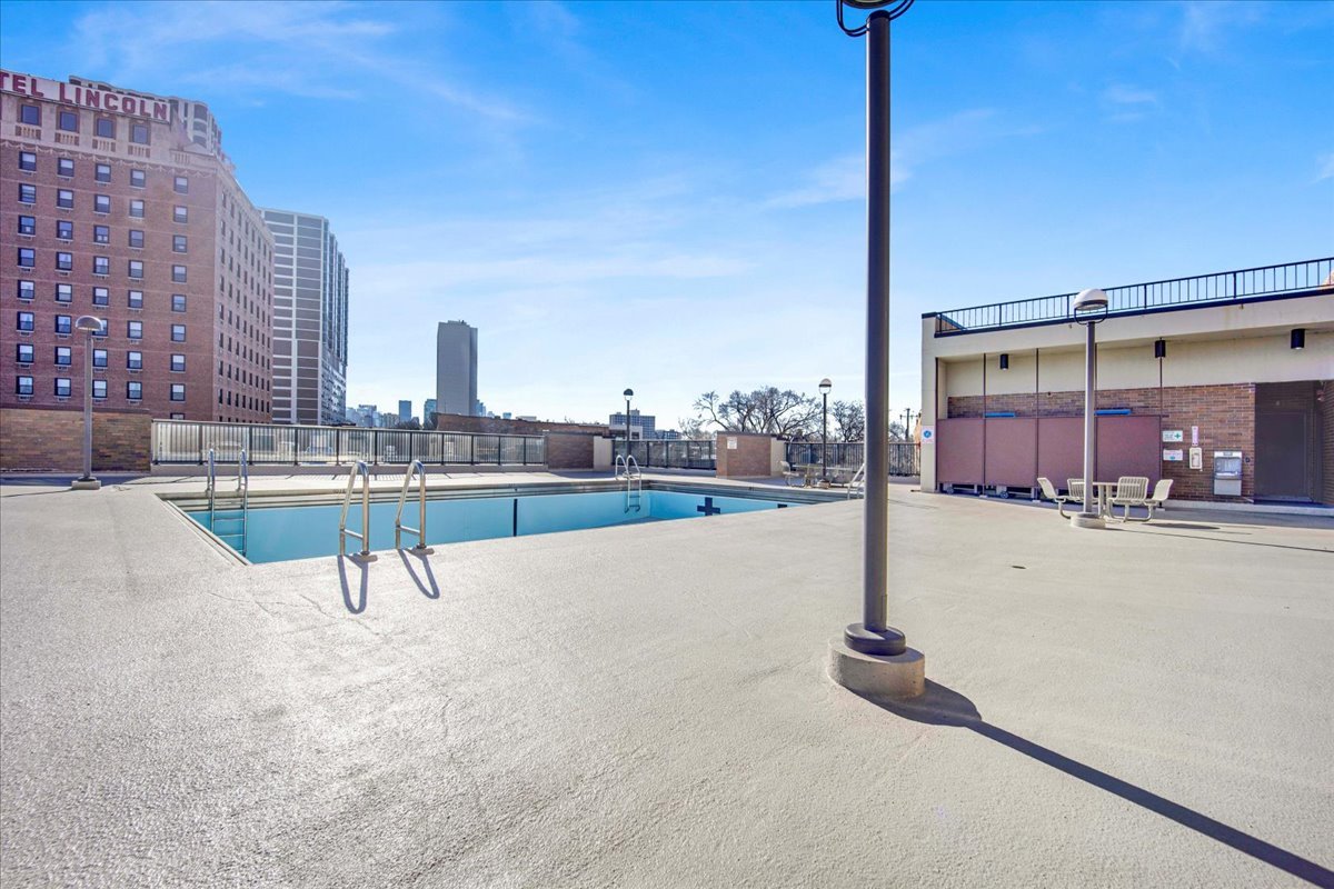 1850 North Clark Street, Unit 2009 Chicago, IL 60614 - Photo 22 of 26