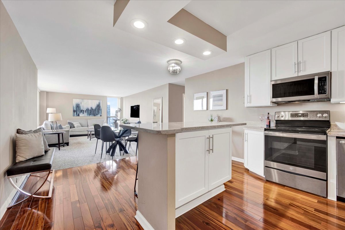 1850 North Clark Street, Unit 2009 Chicago, IL 60614 - Photo 5 of 26