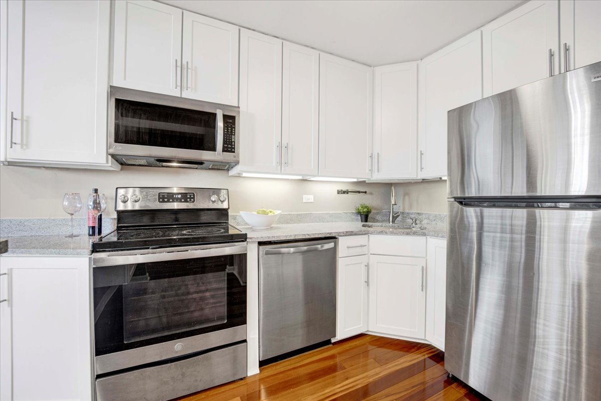 1850 North Clark Street, Unit 2009 Chicago, IL 60614 - Photo 6 of 26