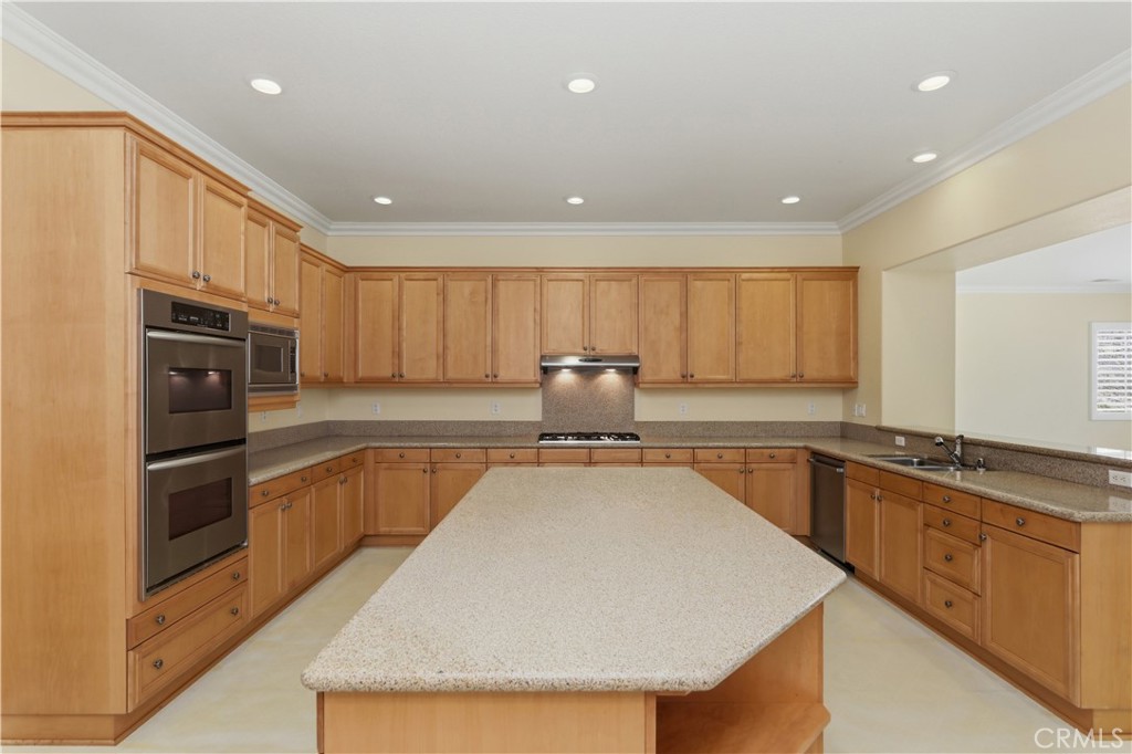 16861 Ridge Cliff Drive Riverside, CA 92503 - Photo 26 of 61 Kitchen
