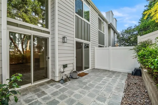 $715,000 | 10056 Melinda Way, Unit 3, Northridge, CA 91325