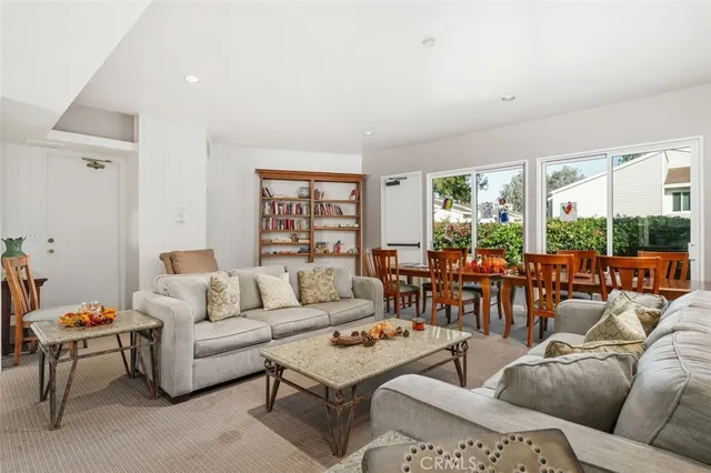 $715,000 | 10056 Melinda Way, Unit 3, Northridge, CA 91325