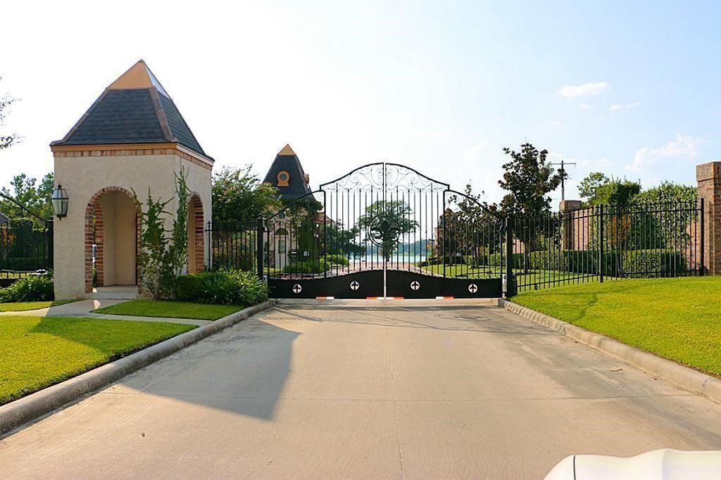 10923 Decatur Street Willis, TX 77318 - Photo 2 of 12