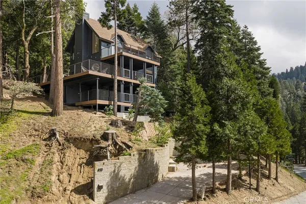 $1,575,000 | 413 Cimarron Lane, Lake Arrowhead, CA 92352