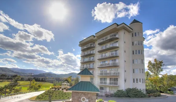 $384,900 | 503 Dollywood Lane, Unit 161, Pigeon Forge, TN 37863