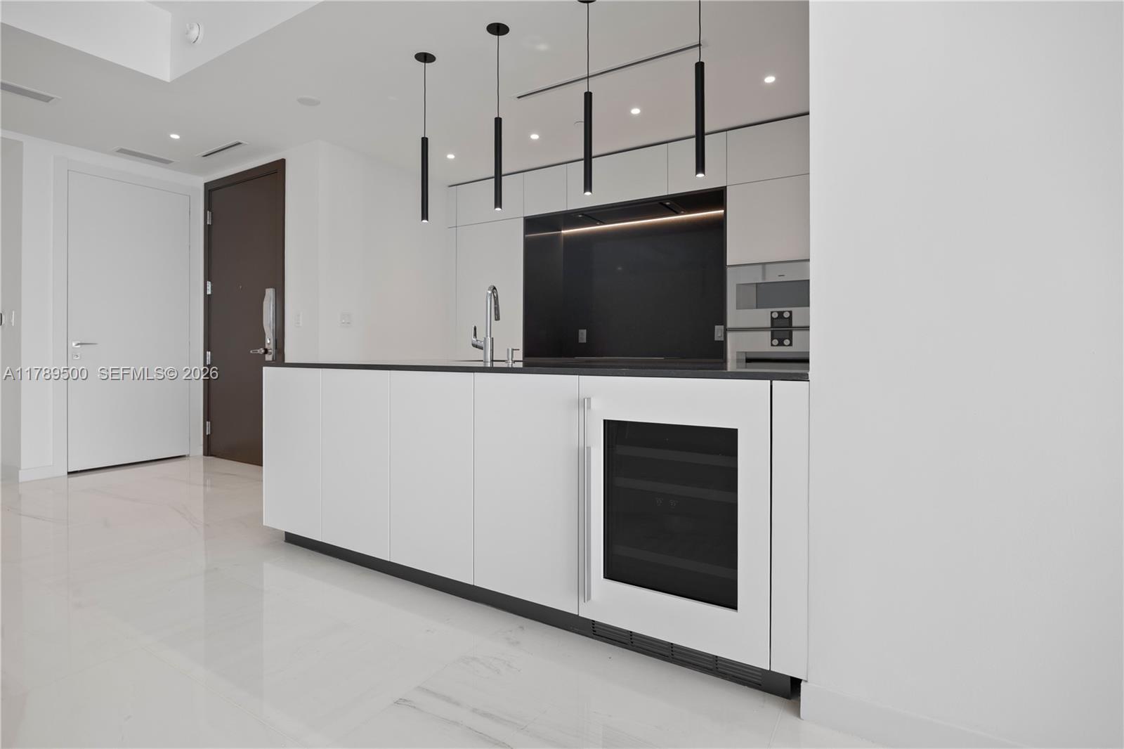 300 Biscayne Blvd Way, Unit 1102 Miami, FL 33131 - Photo 14 of 37 a utility room with dryer and washer