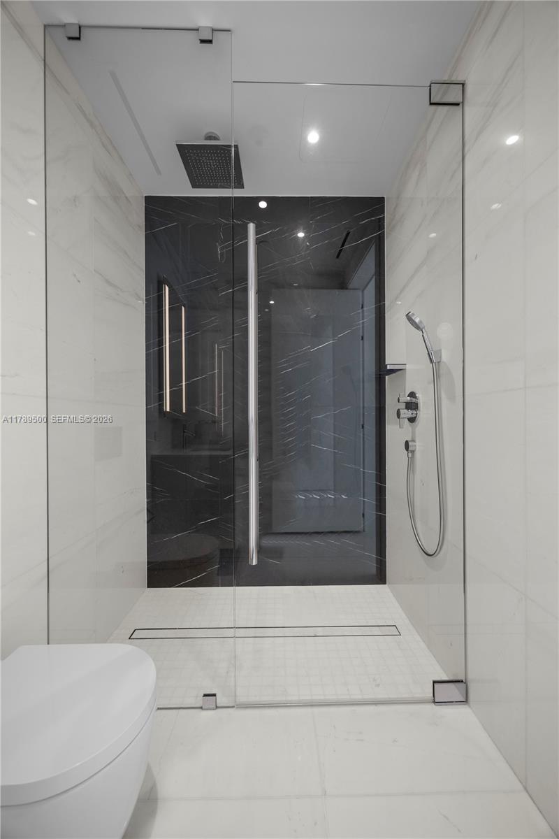 300 Biscayne Blvd Way, Unit 1102 Miami, FL 33131 - Photo 25 of 37 a bathroom with a glass shower door