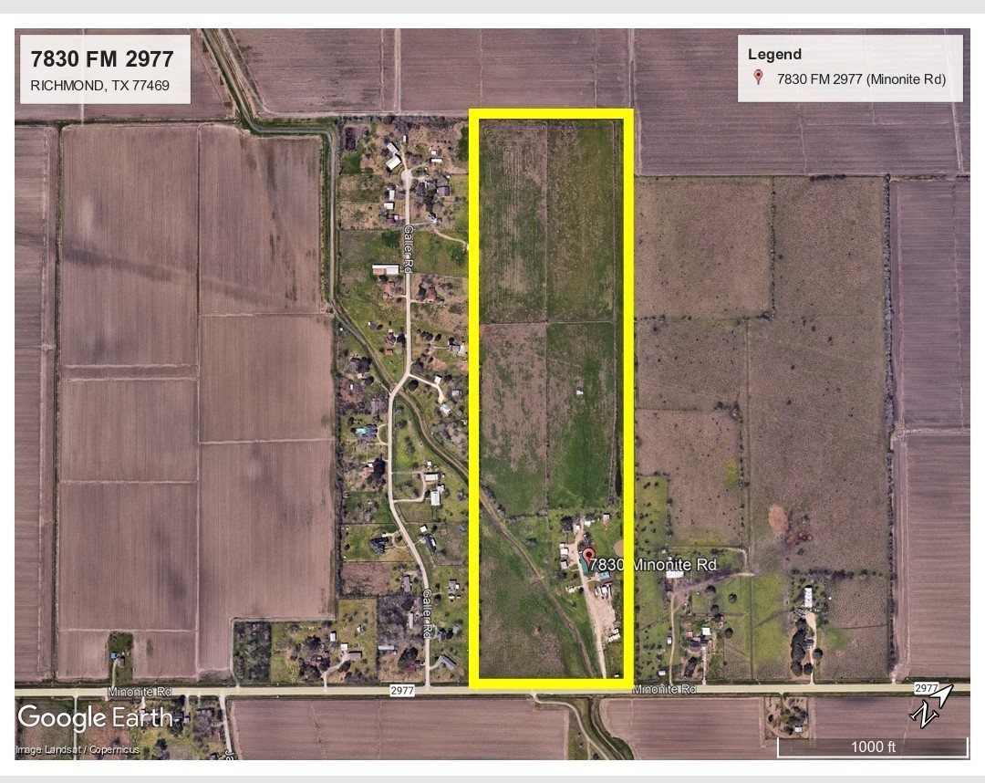 7830 Minonite Road Richmond, TX 77469 - Photo 4 of 28 view of a bathroom with a shower and a mirror