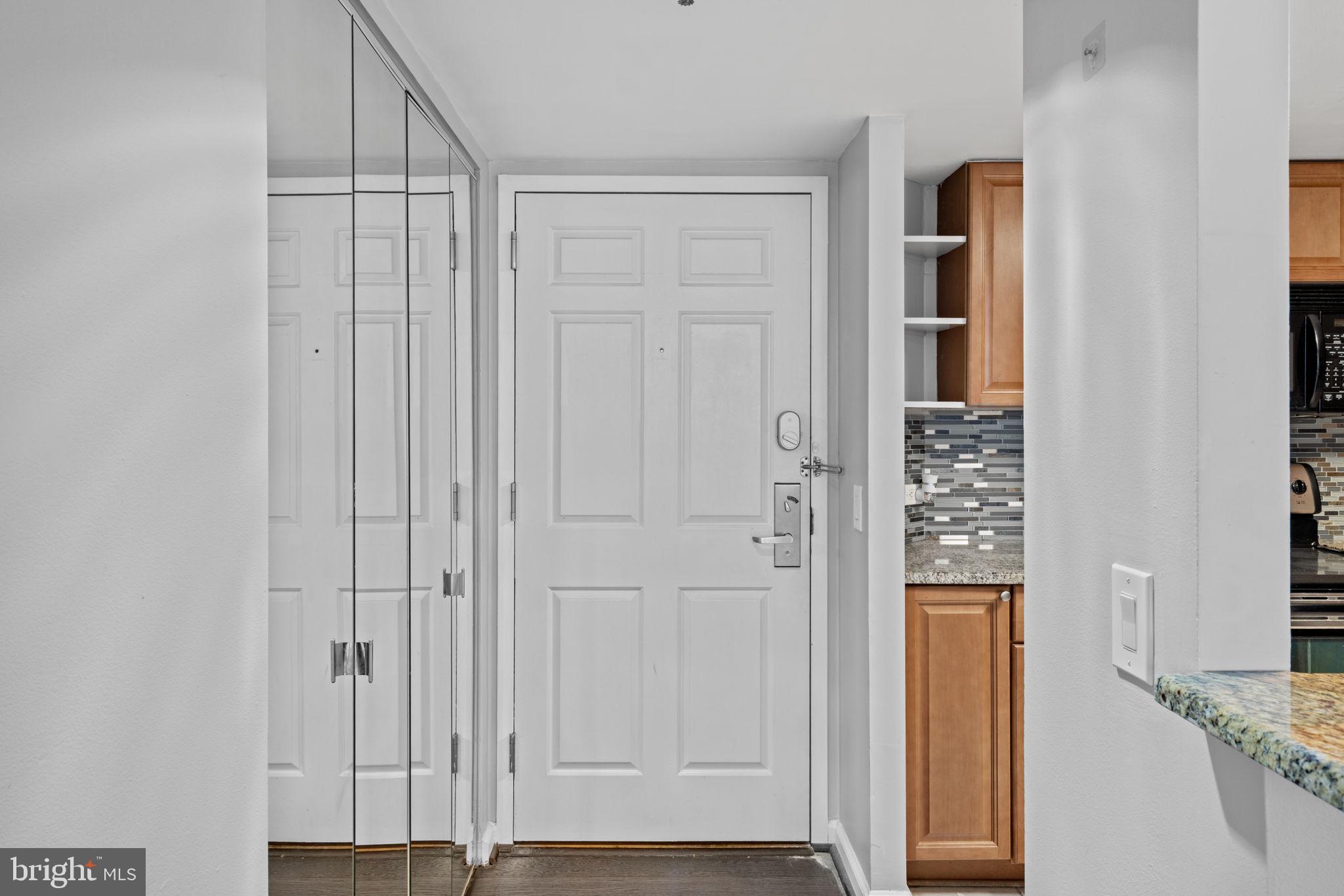 2001 Hamilton Street, Unit 2001 Philadelphia, PA 19130 - Photo 11 of 45 Foyer