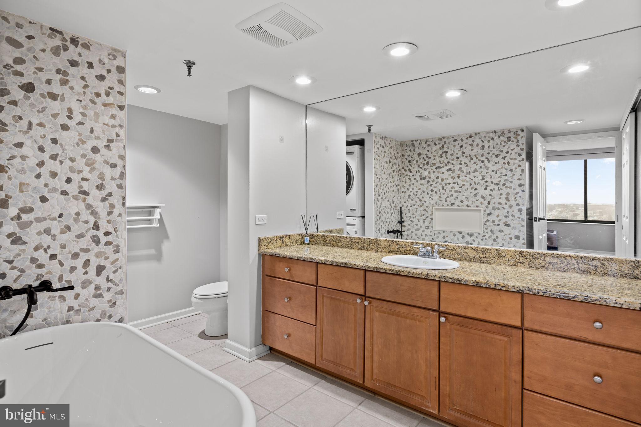 2001 Hamilton Street, Unit 2001 Philadelphia, PA 19130 - Photo 21 of 45 Master Bathroom