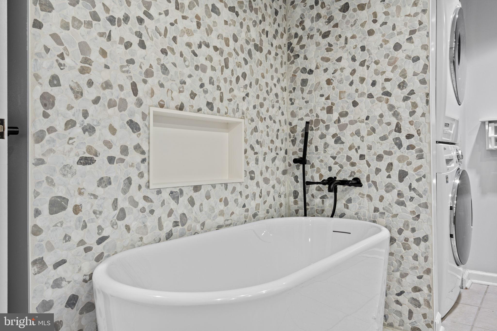 2001 Hamilton Street, Unit 2001 Philadelphia, PA 19130 - Photo 23 of 45 Master Bathroom