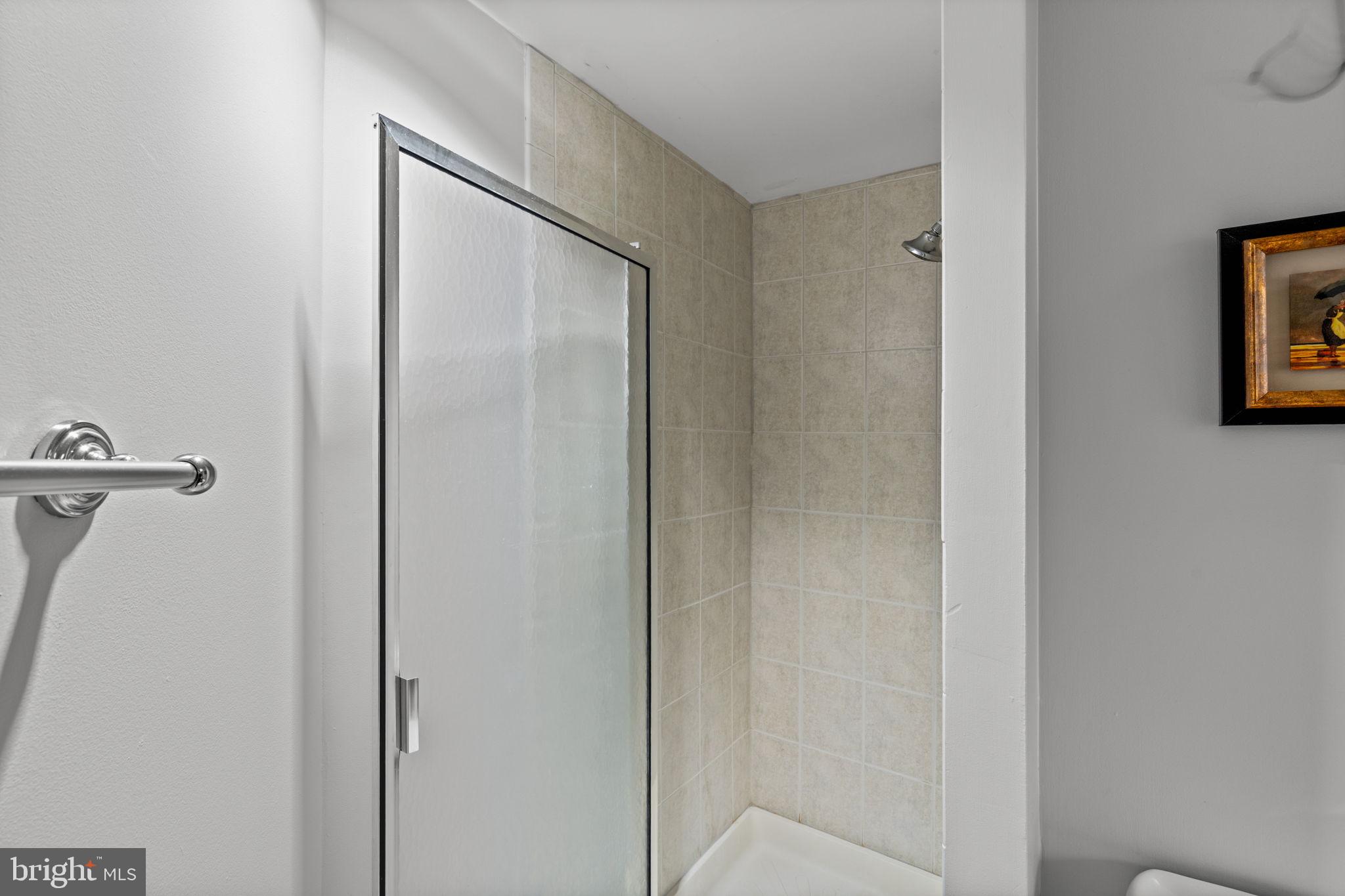 2001 Hamilton Street, Unit 2001 Philadelphia, PA 19130 - Photo 27 of 45 Second Bathroom