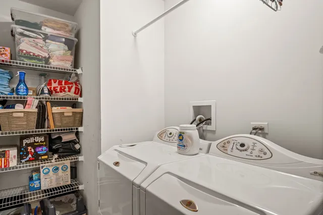 $344,900 | 352 Normandie Drive, Sugar Grove, IL 60554