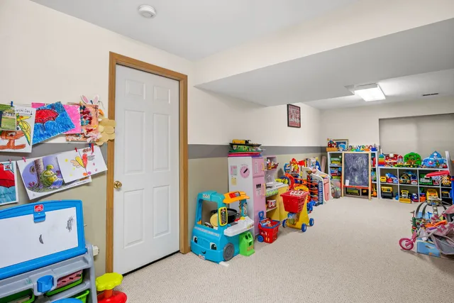 $344,900 | 352 Normandie Drive, Sugar Grove, IL 60554