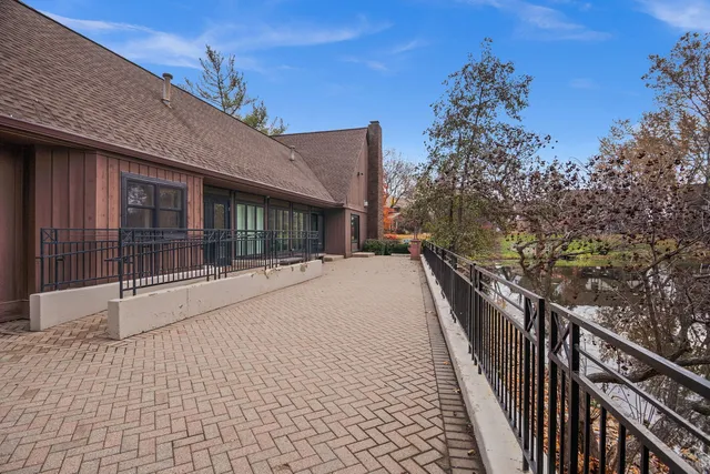 $344,900 | 352 Normandie Drive, Sugar Grove, IL 60554