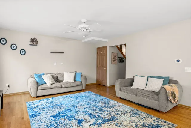 $344,900 | 352 Normandie Drive, Sugar Grove, IL 60554