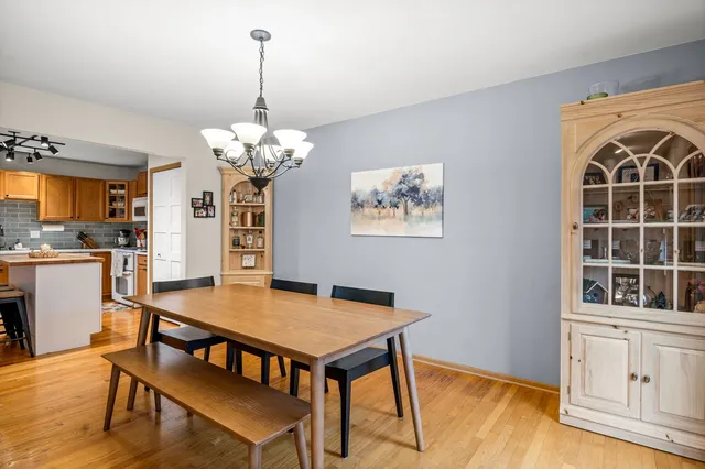 $344,900 | 352 Normandie Drive, Sugar Grove, IL 60554