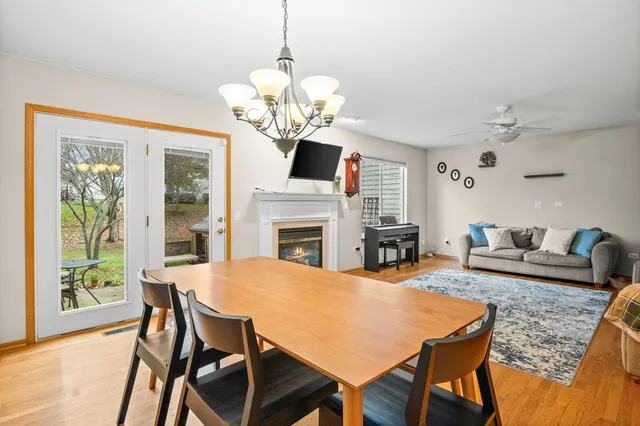 $344,900 | 352 Normandie Drive, Sugar Grove, IL 60554