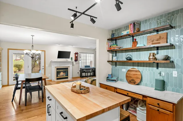 $344,900 | 352 Normandie Drive, Sugar Grove, IL 60554