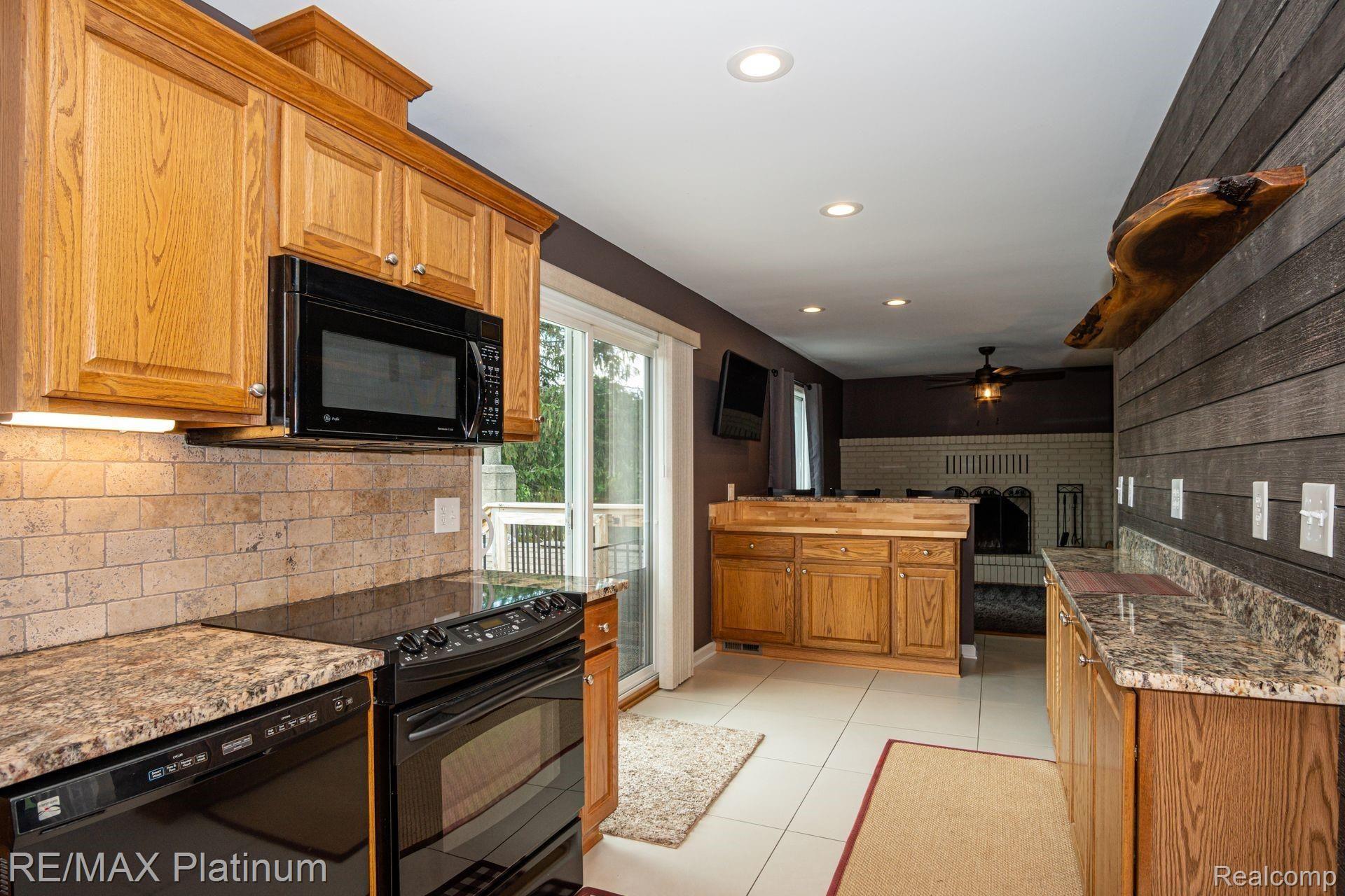 3038 County Farm Road Howell, MI 48843 - Photo 10 of 37 8.jpg