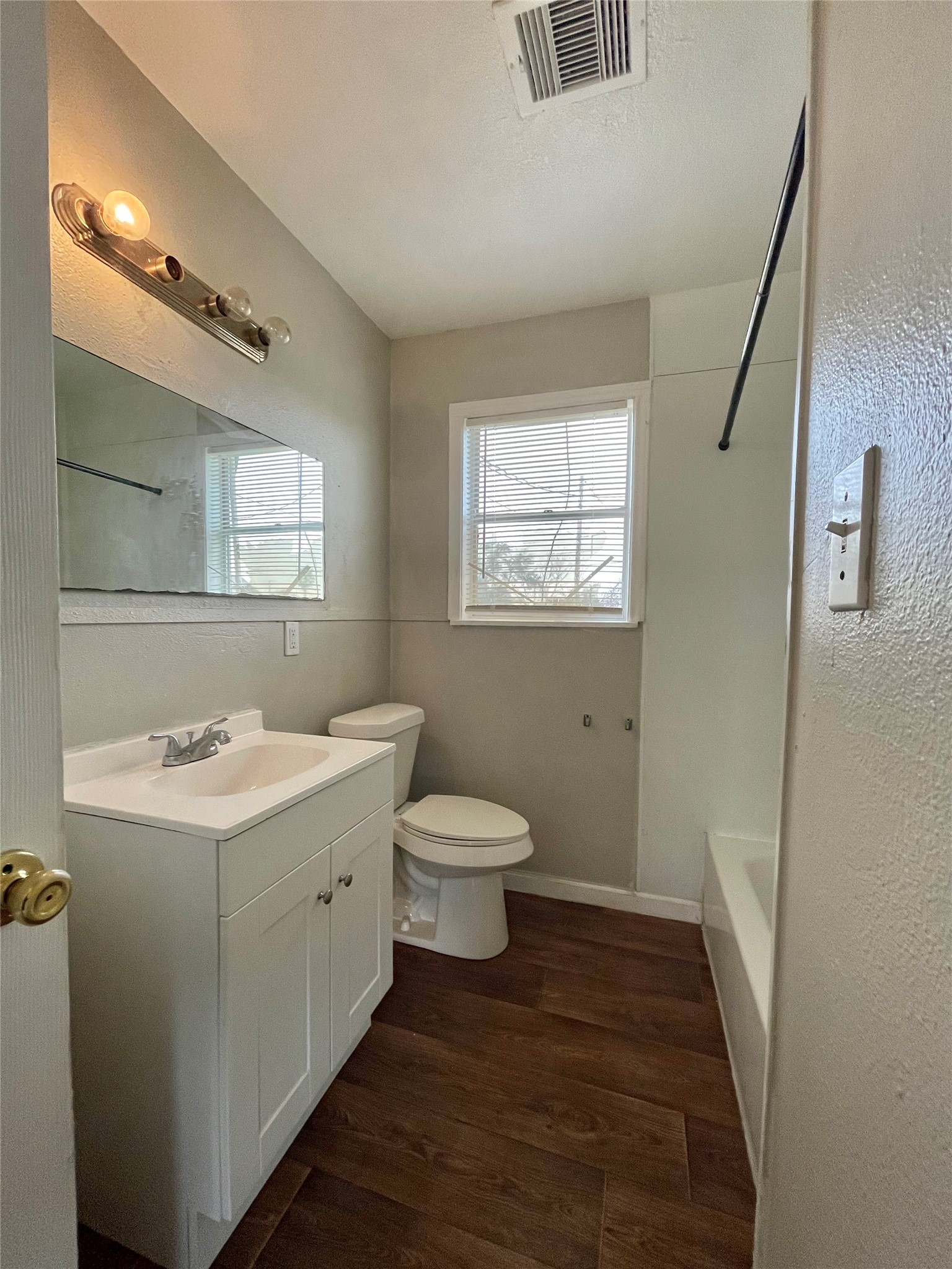 327 West 7th Street Freeport, TX 77541 - Photo 9 of 14