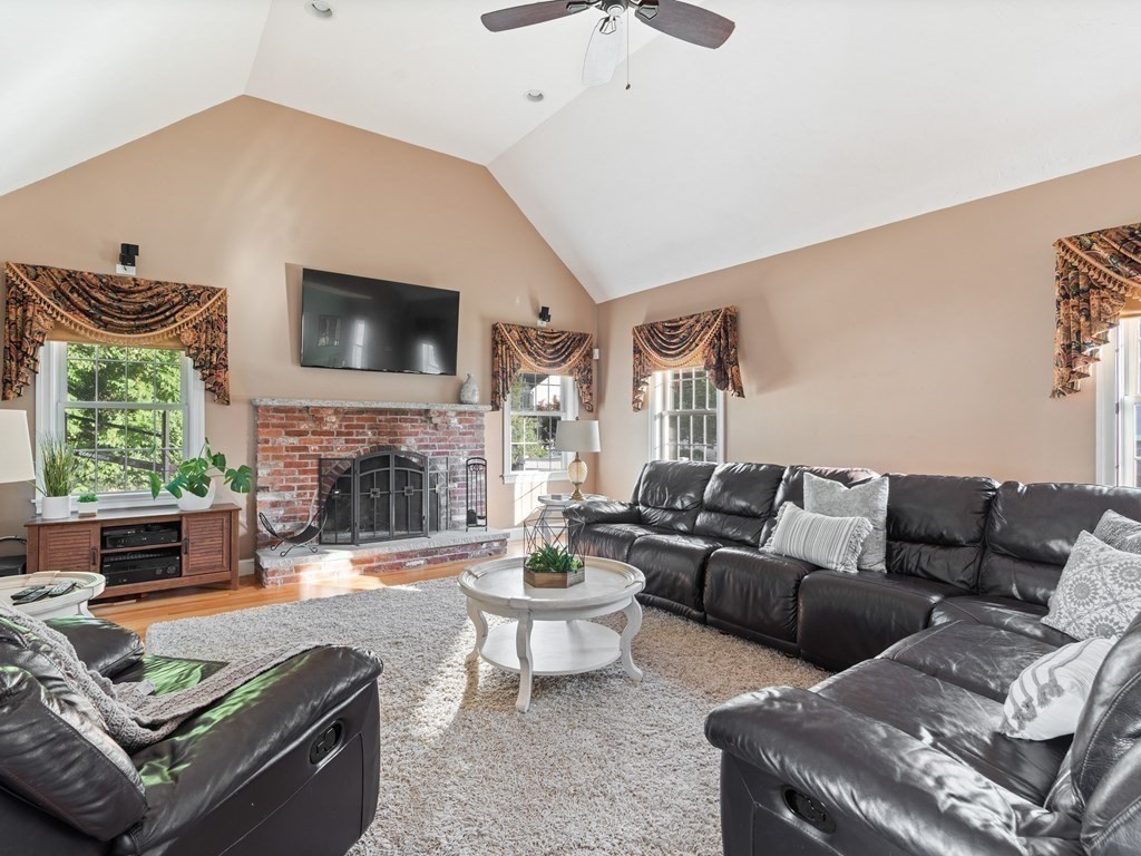 20 Concord Road Stoneham, MA 02180 - Photo 6 of 35 Gallery Image 6