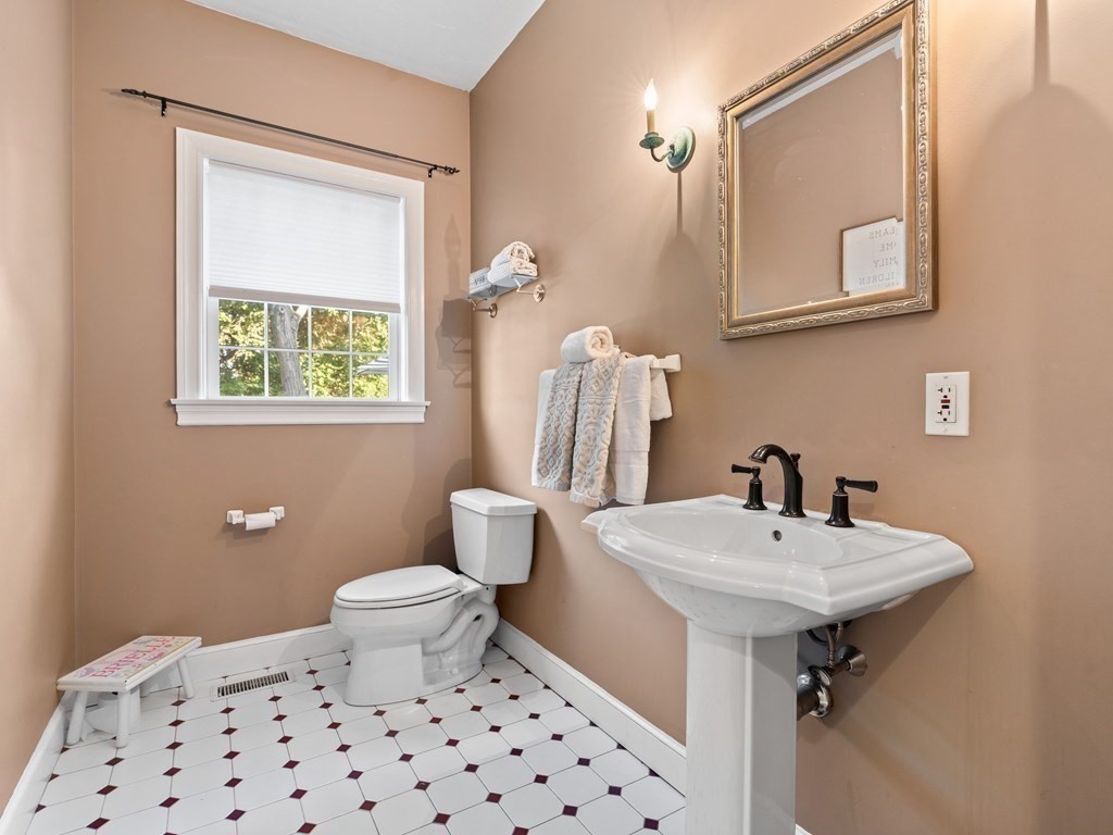 20 Concord Road Stoneham, MA 02180 - Photo 9 of 35 Gallery Image 9