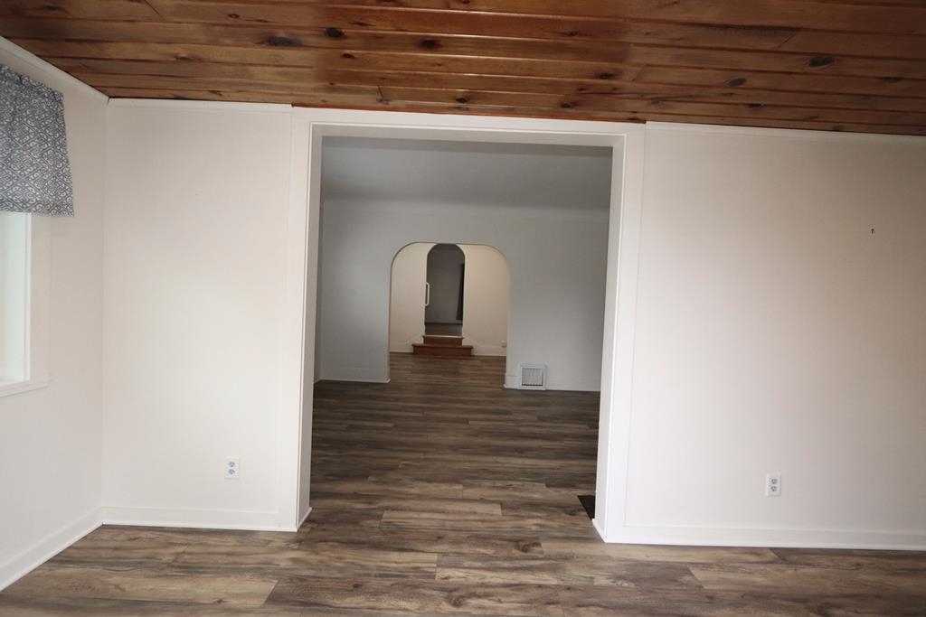 5469 East Potter Road Flint, MI 48506 - Photo 5 of 31 50129569-0dc4c2f0-672a-4ed7-8091-650b76d33ec0.JPG