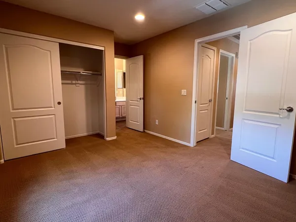 $2,995 | 6631 South Classic Way, Gilbert, AZ 85298