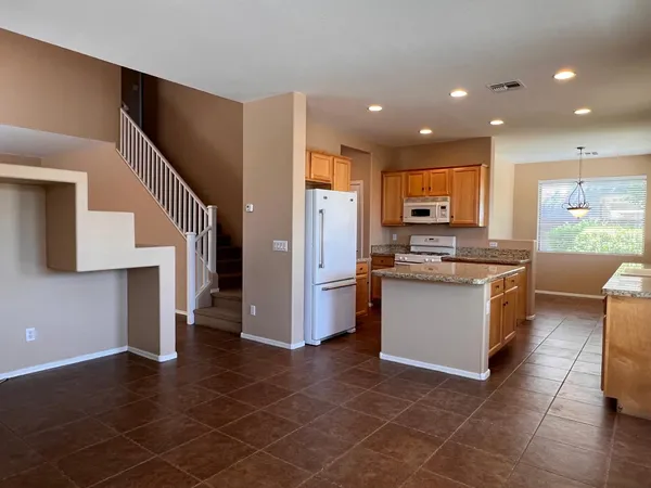 $2,995 | 6631 South Classic Way, Gilbert, AZ 85298