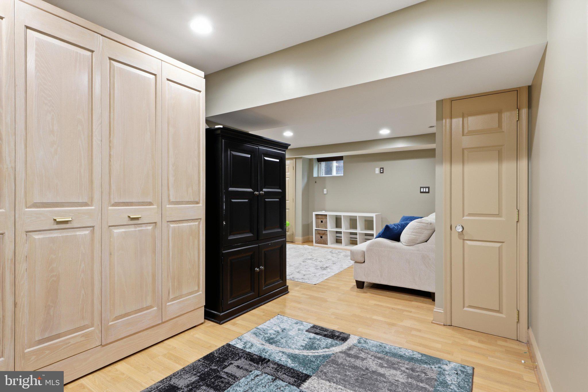 10211 Sutherland Road Silver Spring, MD 20901 - Photo 15 of 49 Family Room