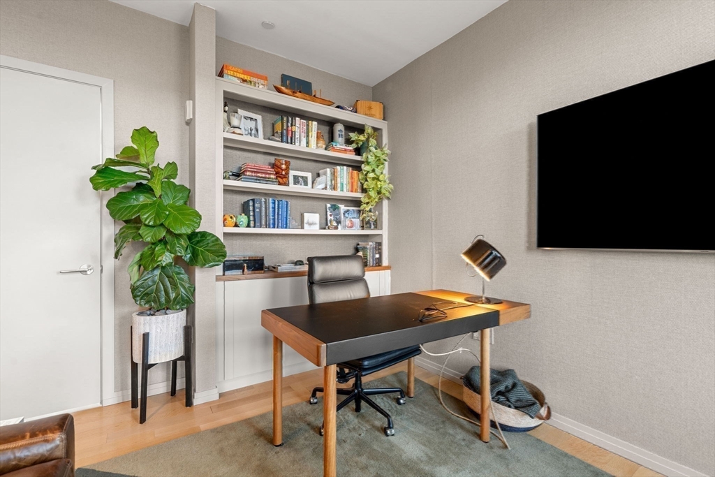 7 East Springfield Street, Unit PH6 Boston, MA 02118 - Photo 34 of 42 a view of a workspace with furniture