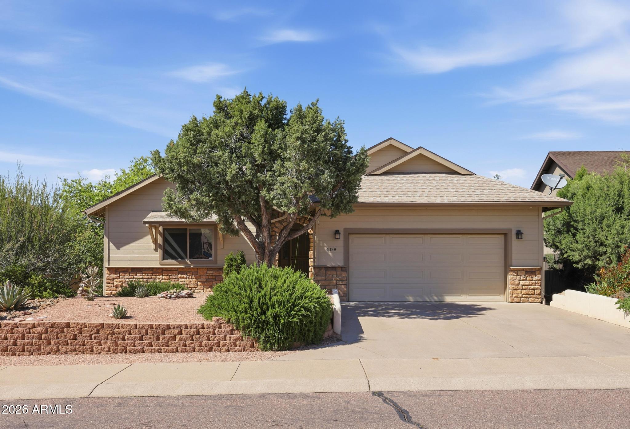 408 East Phoenix Street Payson, AZ 85541 - Photo 2 of 35 a front view of a house with a yard and garage