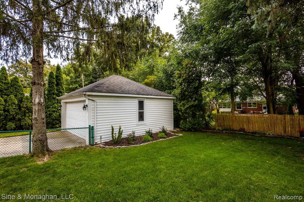 1015 Hawthorne Road Grosse Pointe Woods, MI 48236 - Photo 30 of 40