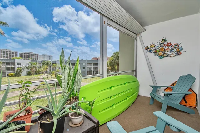 $1,600 | 1638 Embassy Drive, Unit 308, West Palm Beach, FL 33401