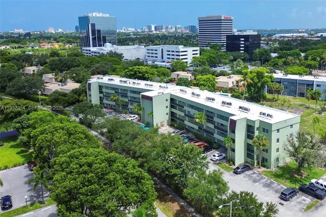 $1,600 | 1638 Embassy Drive, Unit 308, West Palm Beach, FL 33401