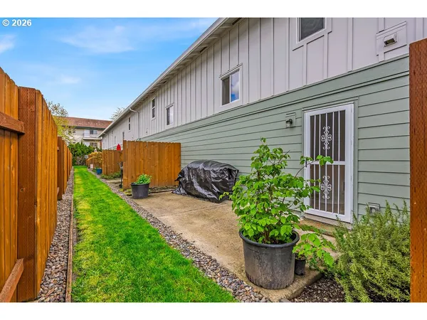 $299,900 | 6211 Southeast Polaris Way, Hillsboro, OR 97123