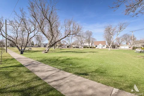 $575,000 | 19 West Hattendorf Avenue, Roselle, IL 60172