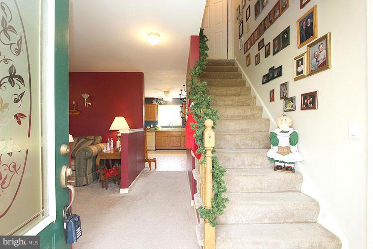 10665 Harding Road Laurel, MD 20723 - Photo 3 of 30 Interior (General)