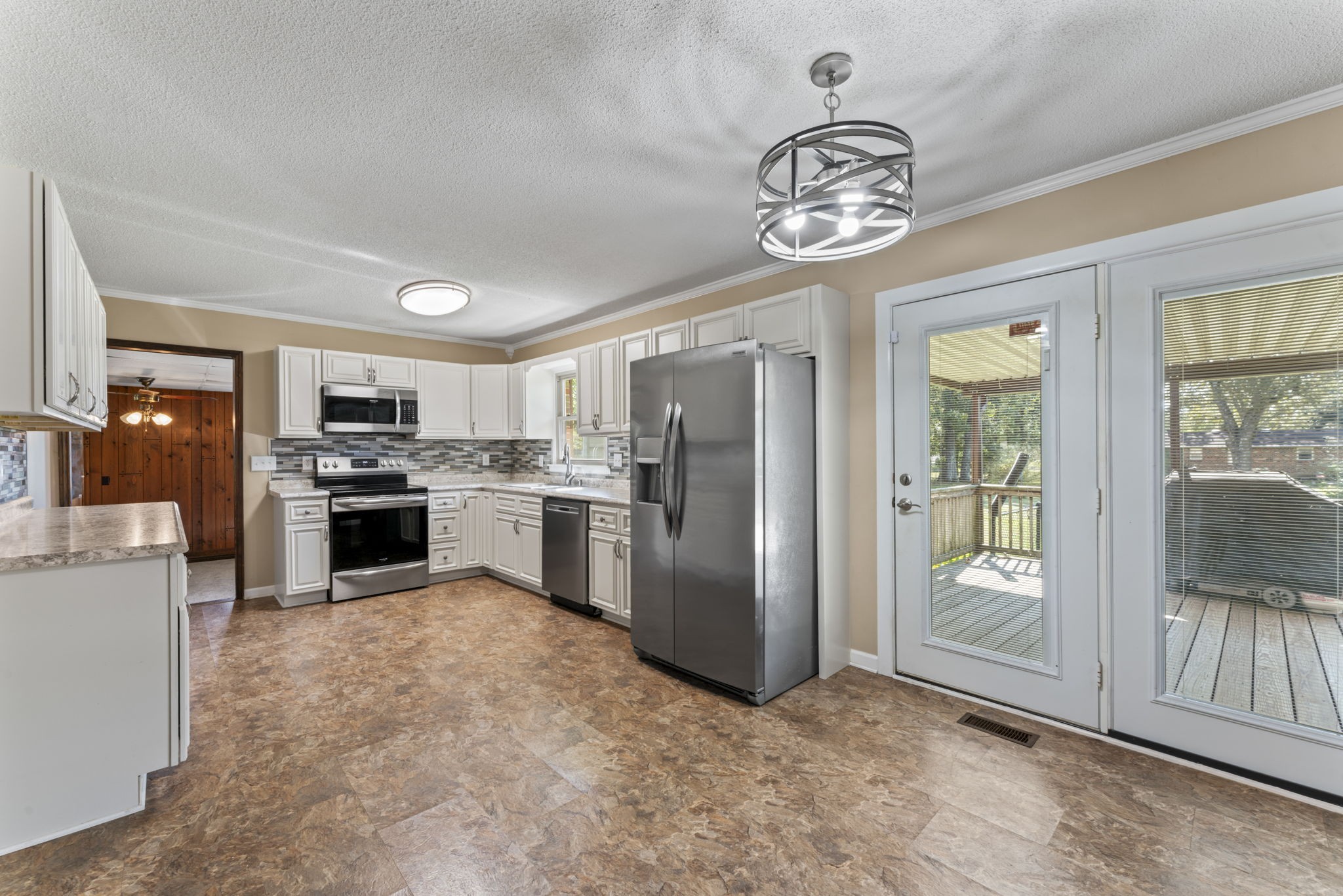 499 Ridgewood Drive Manchester, TN 37355 - Photo 13 of 37 a very nice looking open kitchen with granite countertop a refrigerator oven a sink dishwasher and a dining table with wooden floor