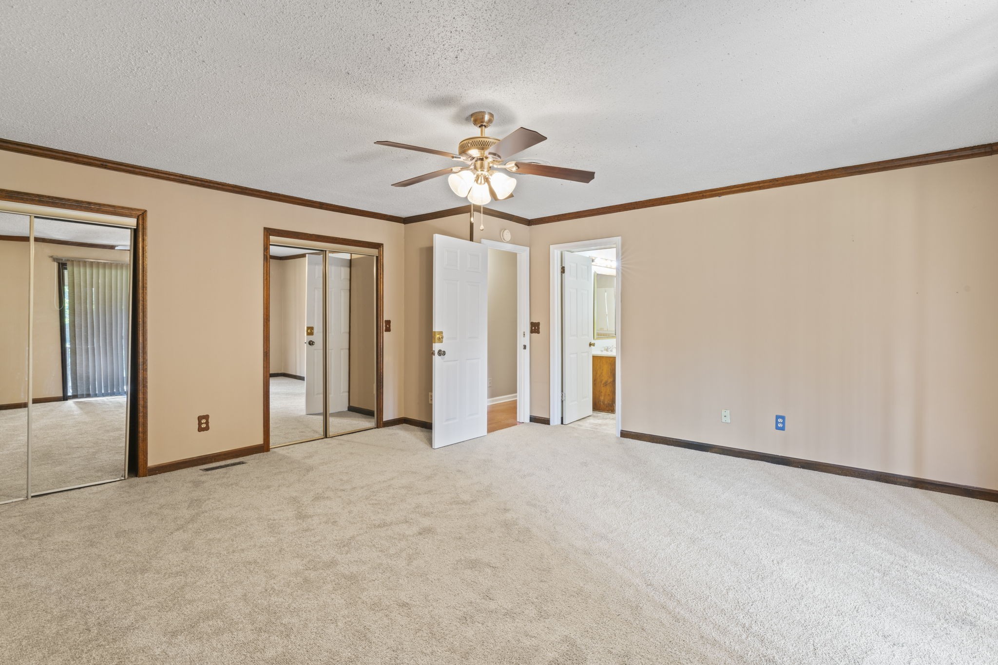 499 Ridgewood Drive Manchester, TN 37355 - Photo 22 of 37 an empty room with closet and a ceiling fan